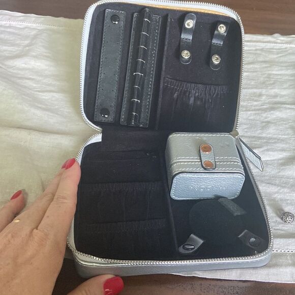 Pandora silver gray bracelet 7 pendants and box - Picture 9 of 11